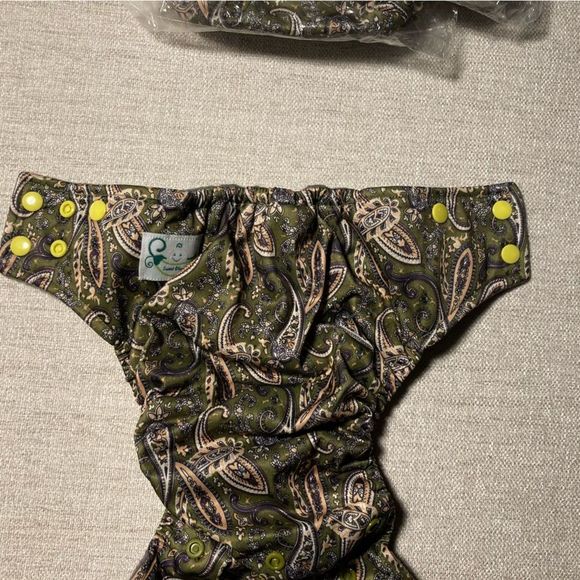 Sweet Cheeks OS Pocket Diaper Double Gusset Green Paisley - Picture 4 of 6